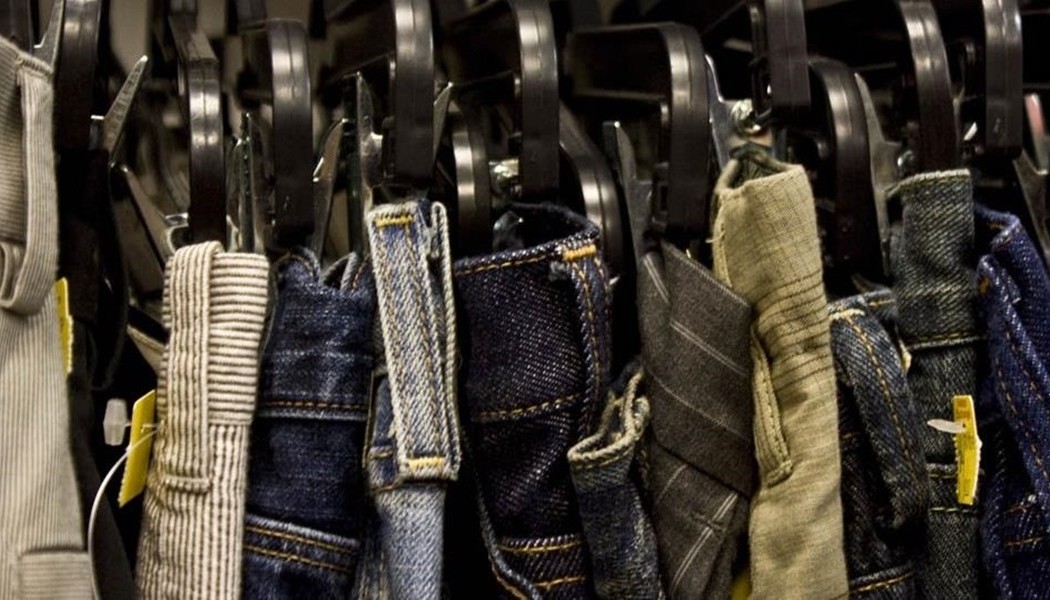 best-way-hang-dress-pants-and-jeans-so-they-actually-stay-hangers ...