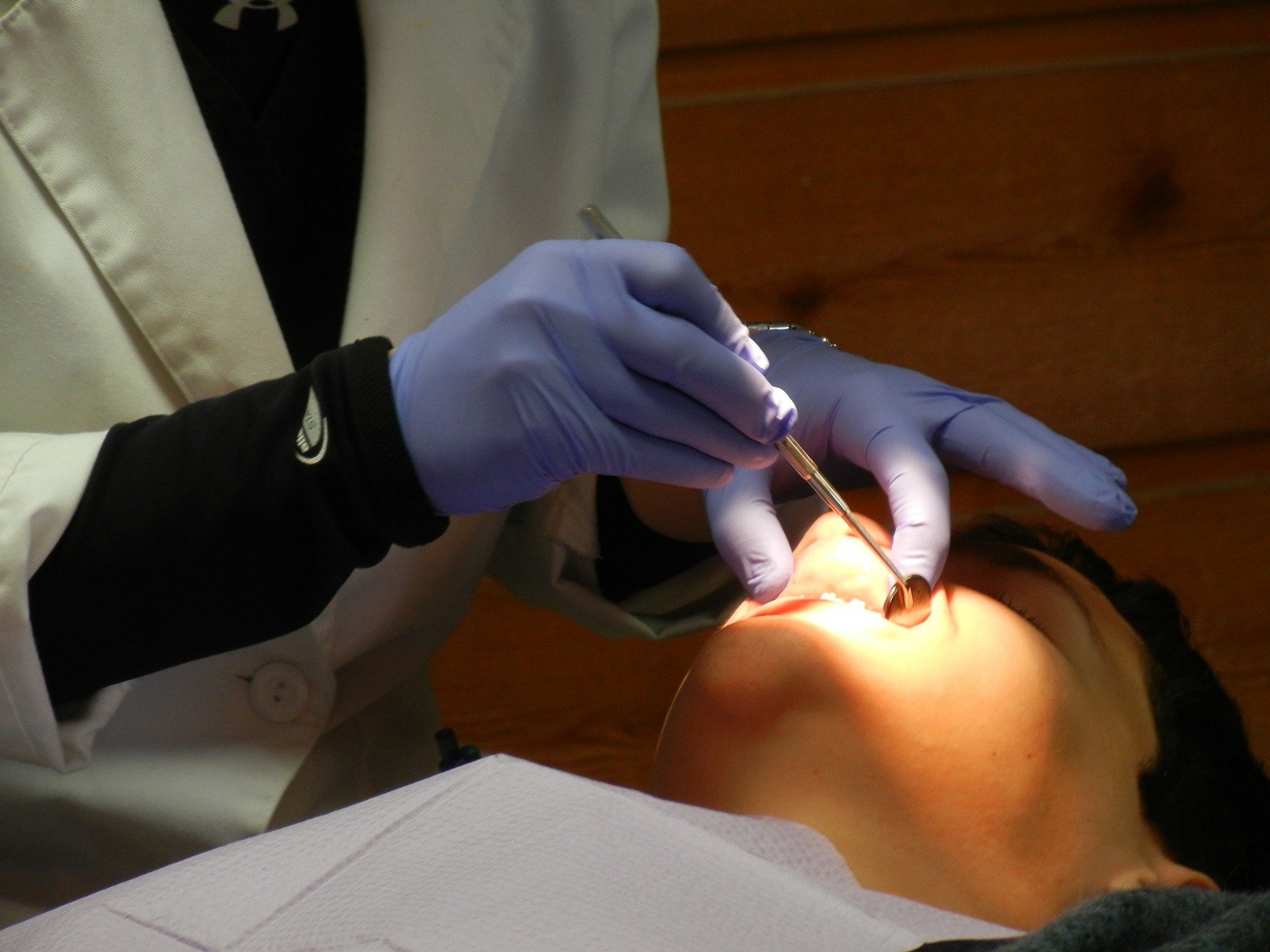 Clear Aligners vs Braces: Why Clear Aligners Are Preferred By Adults