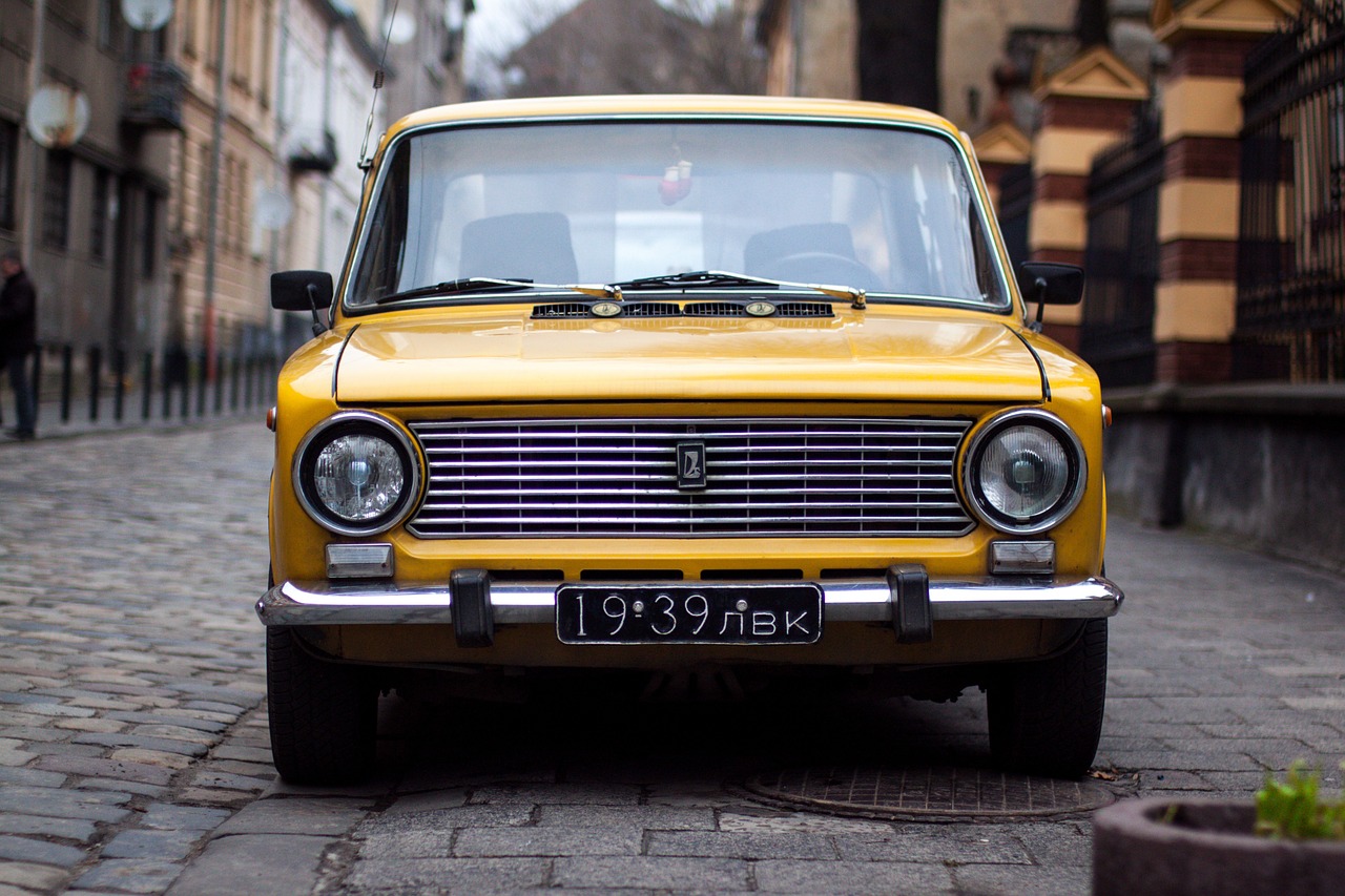 A Guide to Selling Your Old Car for The Best Deal