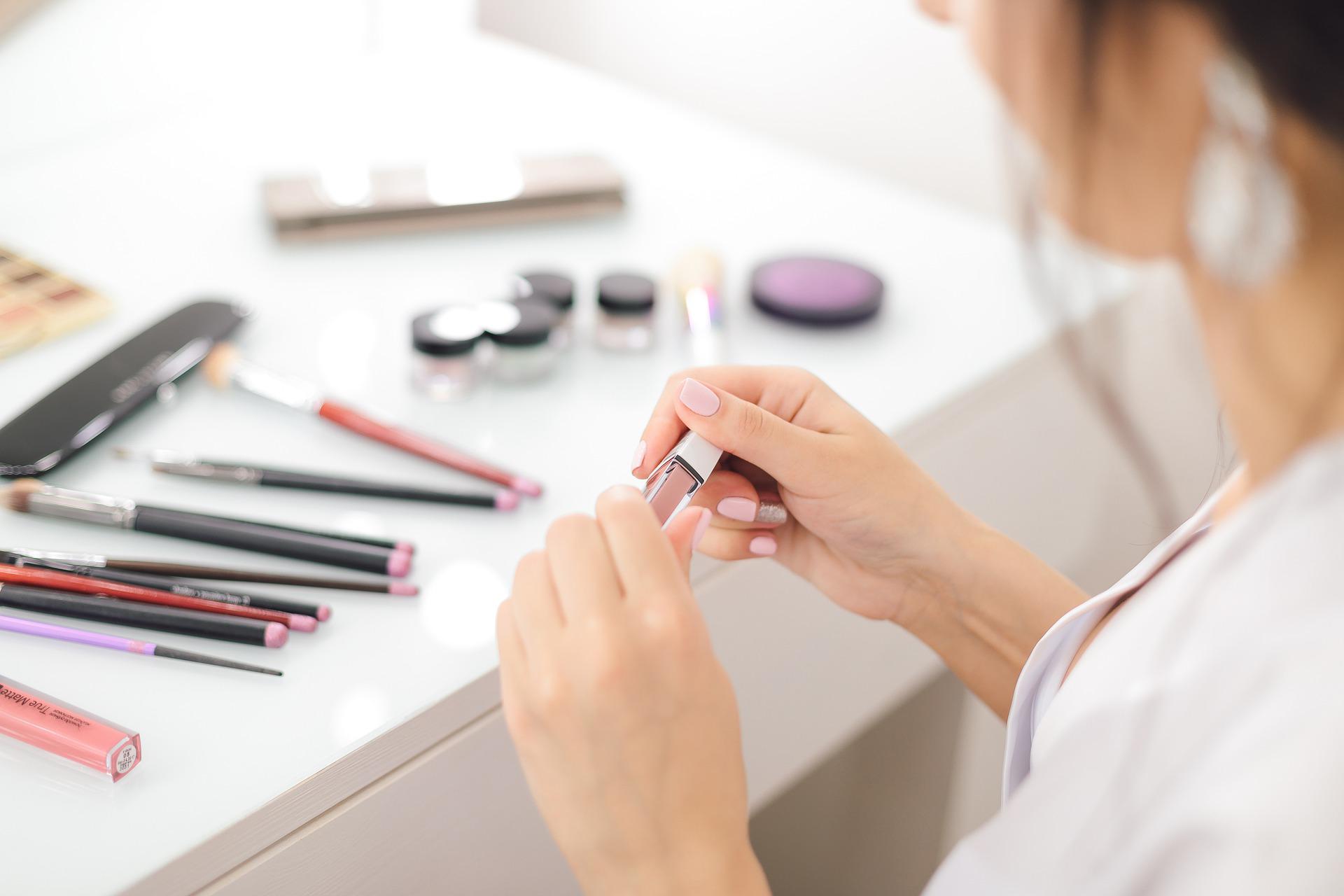 Makeup 101: How different colours neutralise blemishes and emphasise contours