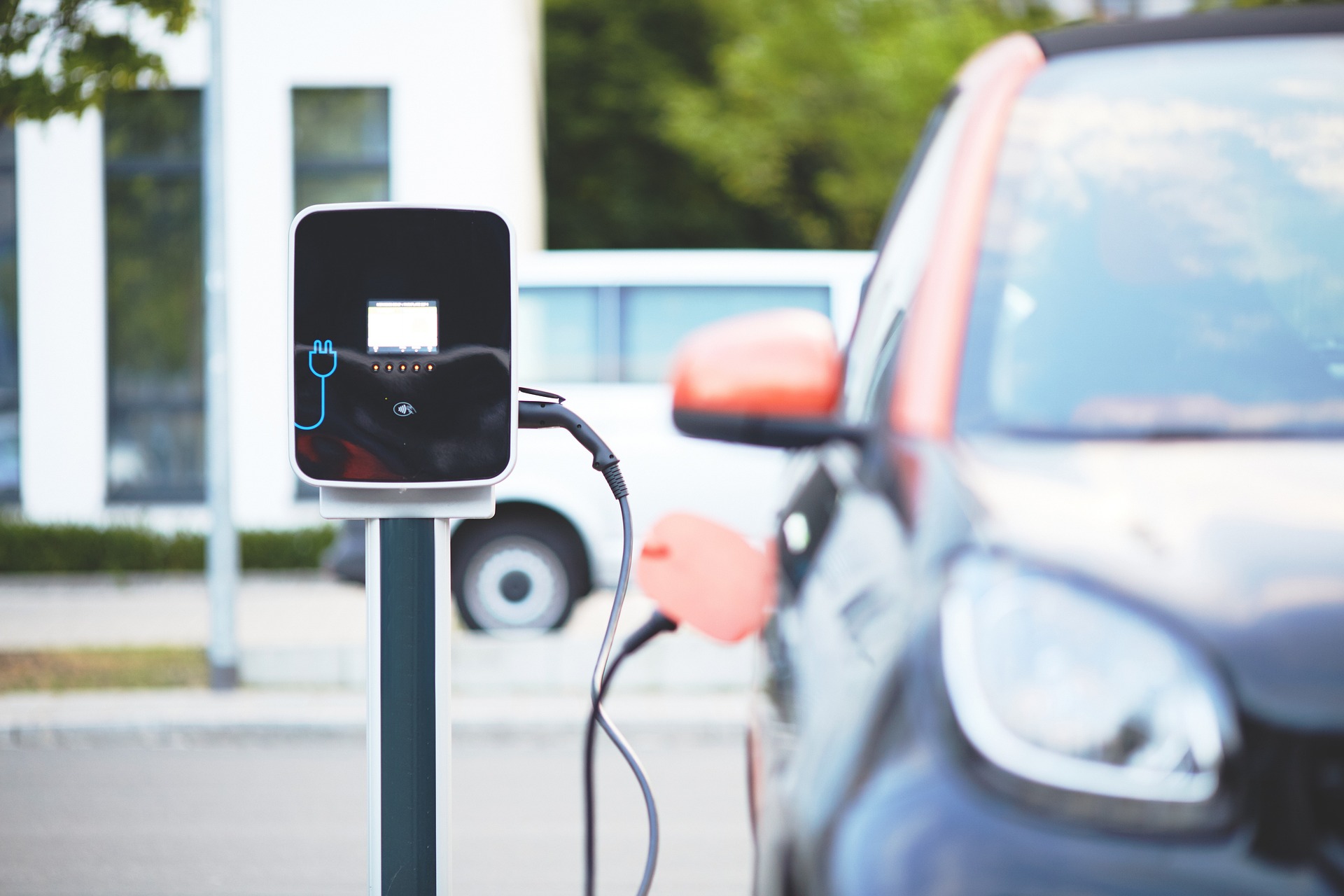 The Pros and Cons of Buying an Electric Car