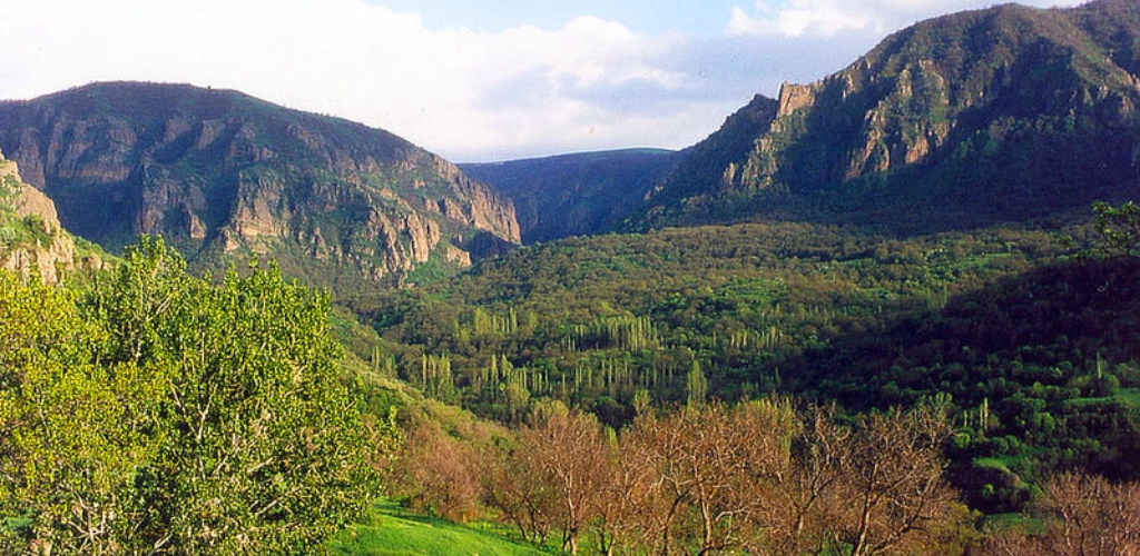 Khosrov Forest State Reserve