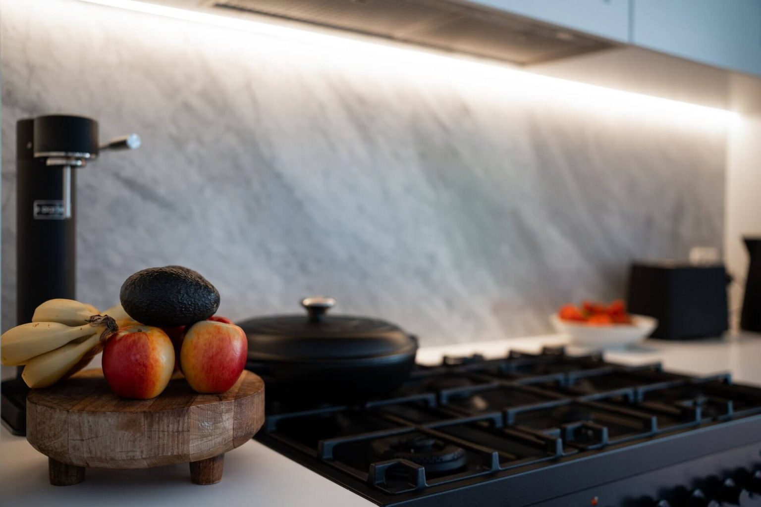 Innovative Ideas for Incorporating Quartz Splashbacks in Modern Kitchens