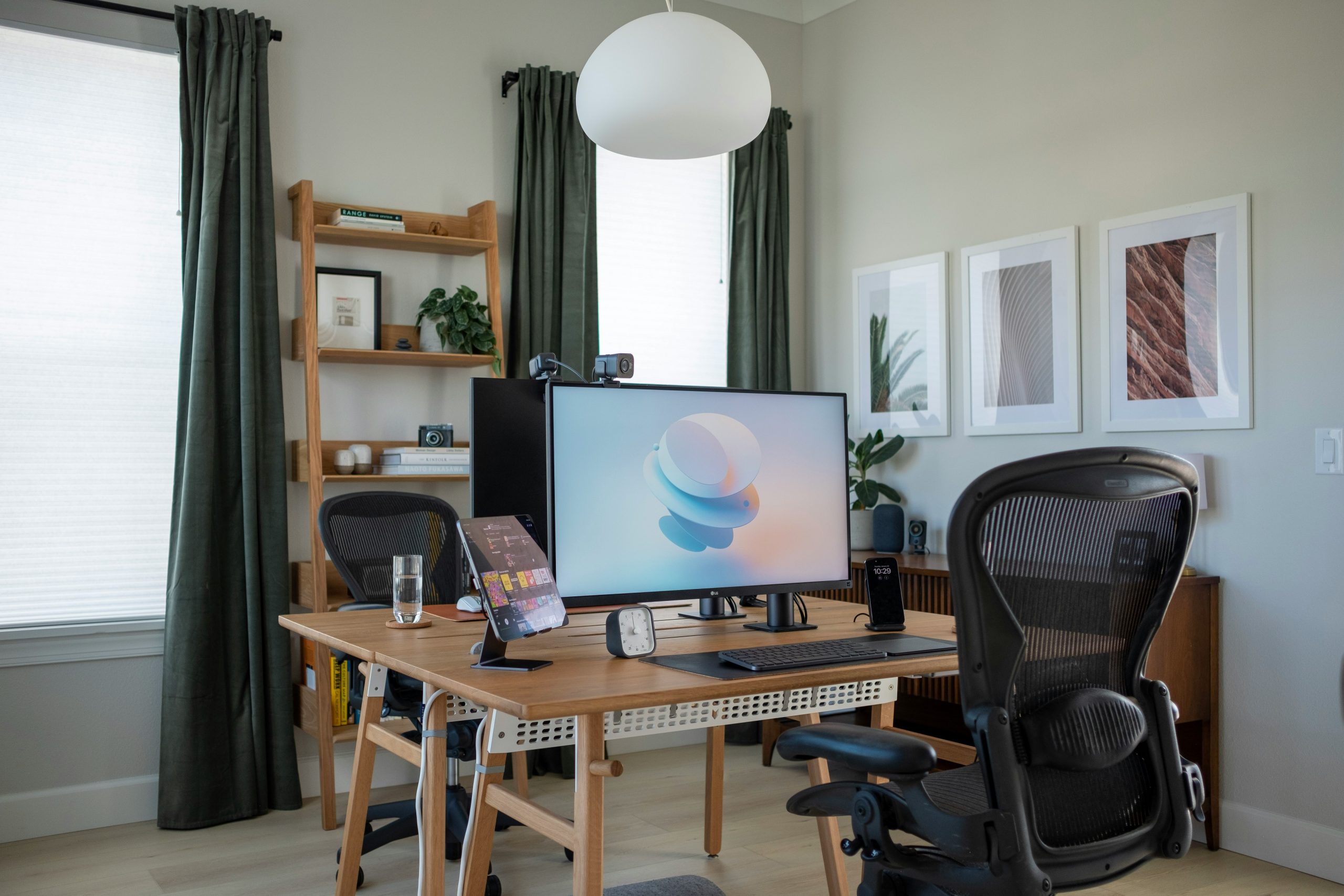 4 Advantages of Solid Oak Furniture