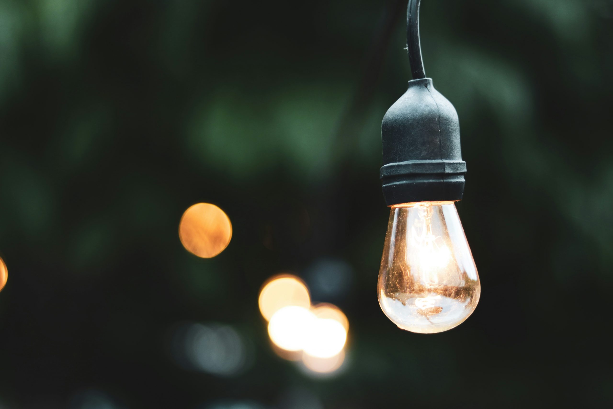 How To Transform Your Backyard With Festoon Lights?