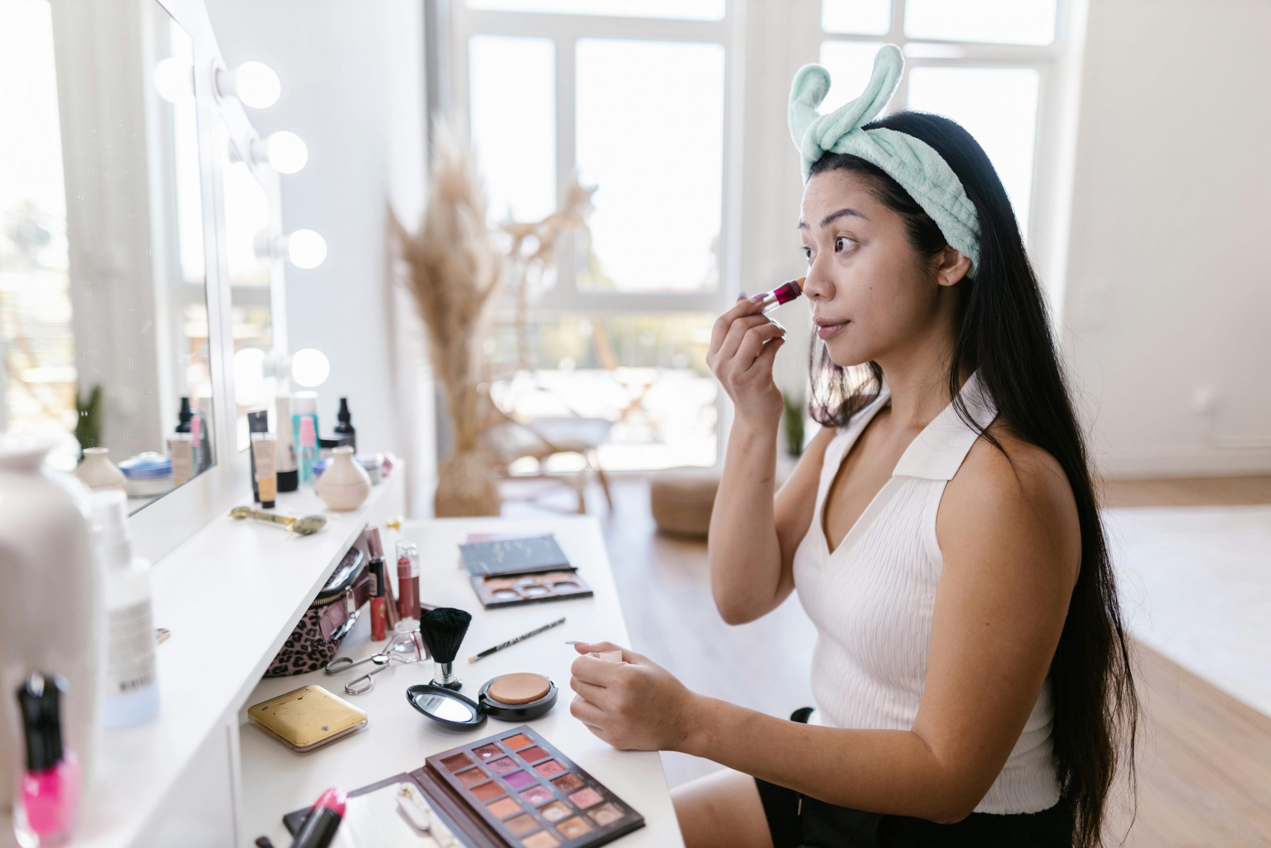 How to Choose the Right Foundation for Your Skin Type and Achieve a Flawless Finish
