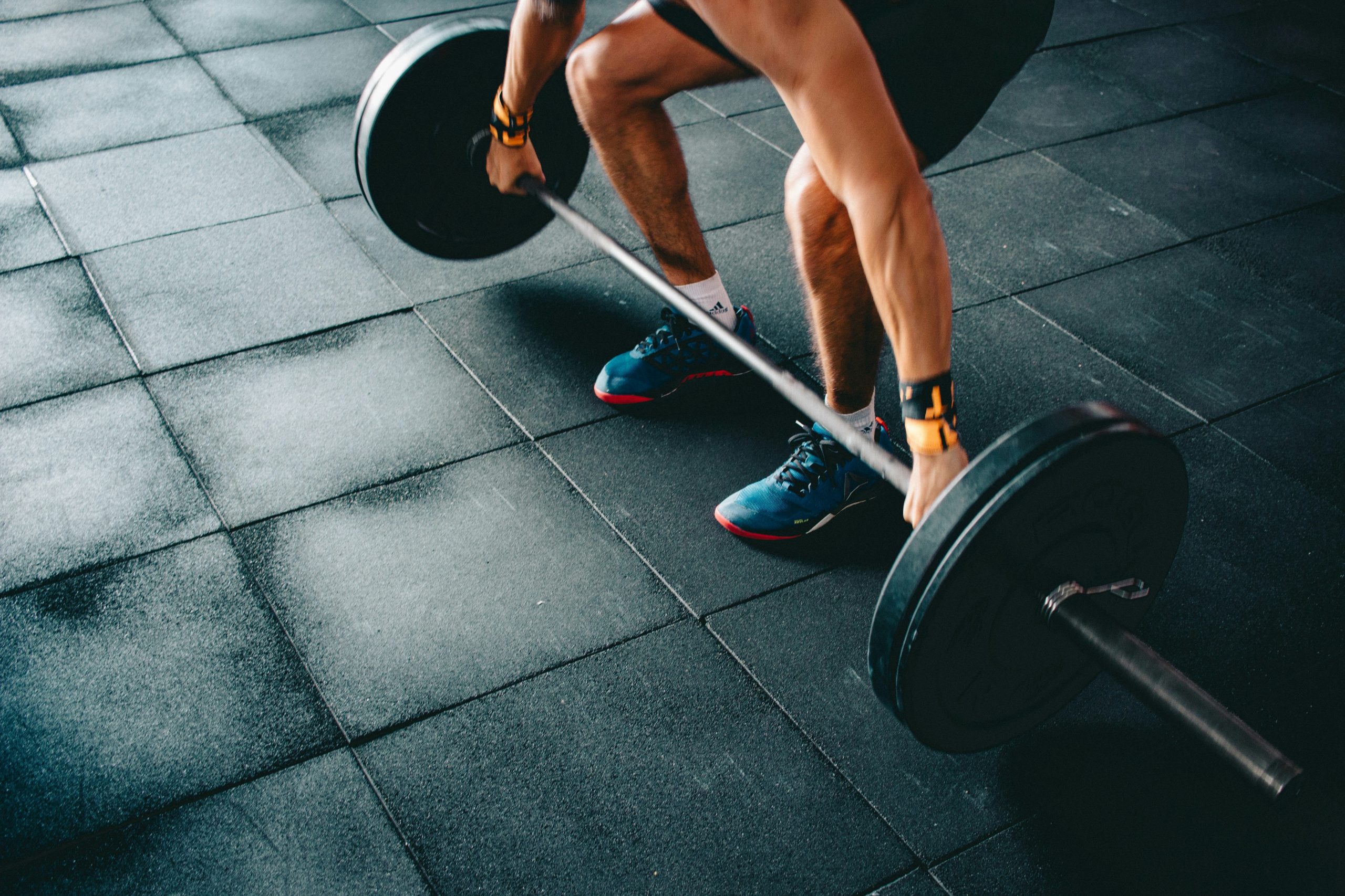 How Grip Straps Can Enhance Lifting Performance by Reducing Hand Fatigue