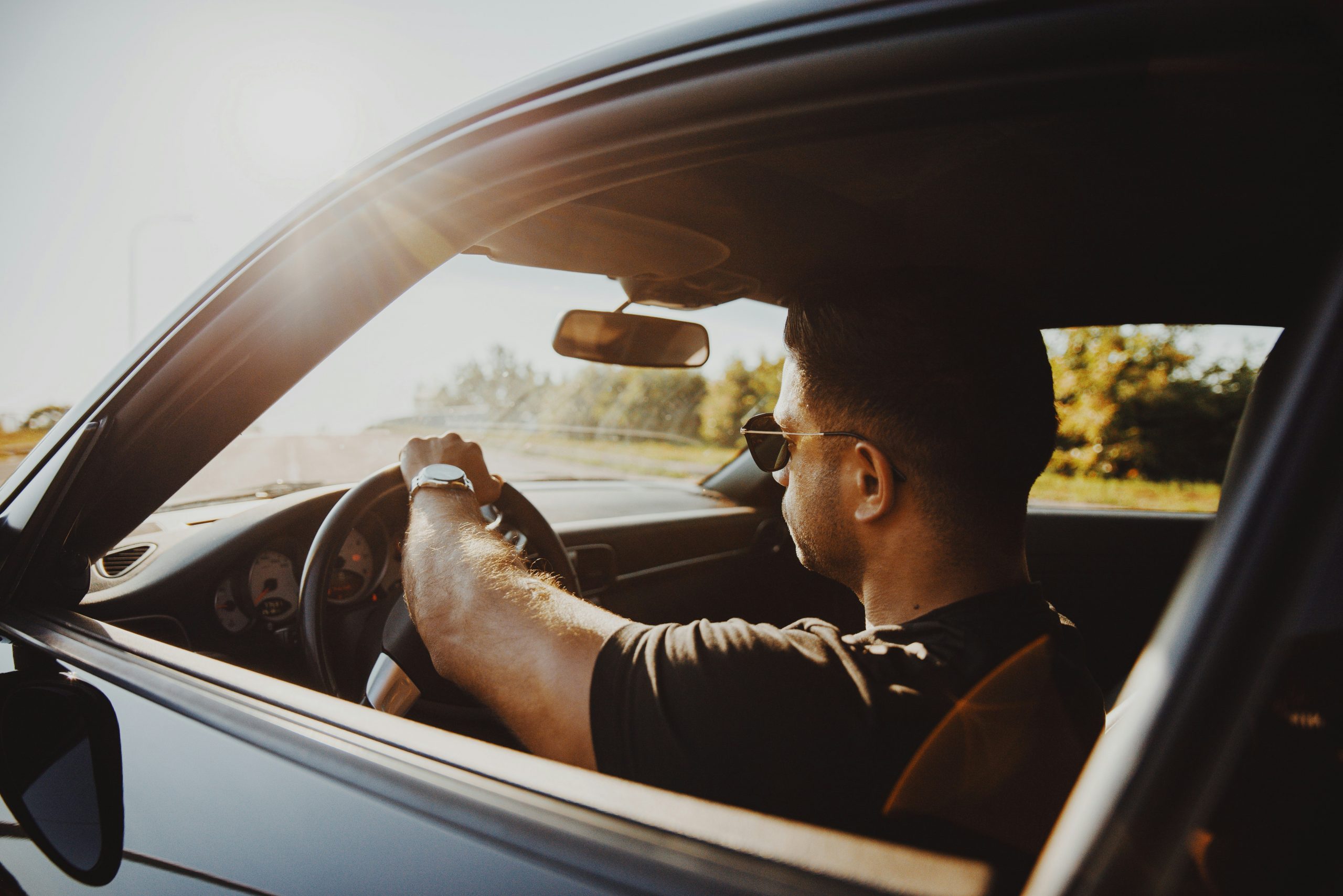 8 Must-Know Pros & Cons for Vehicle Financing vs. Leasing